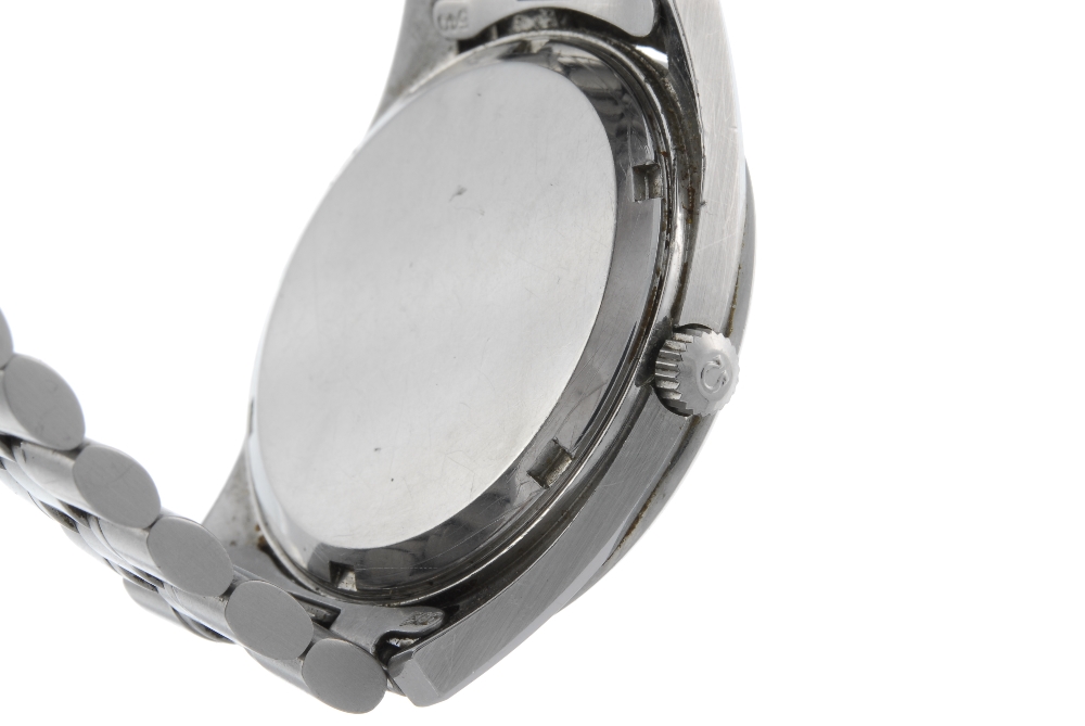 OMEGA - a gentleman's f300 bracelet watch. Stainless steel case. Numbered 198.001. Signed electronic - Image 3 of 4