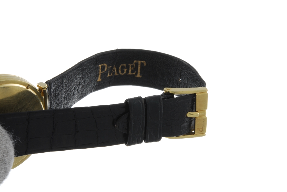 PIAGET - a gentleman's Polo wrist watch. Yellow metal case, stamped 750 with poincon. Numbered 34673 - Image 4 of 4