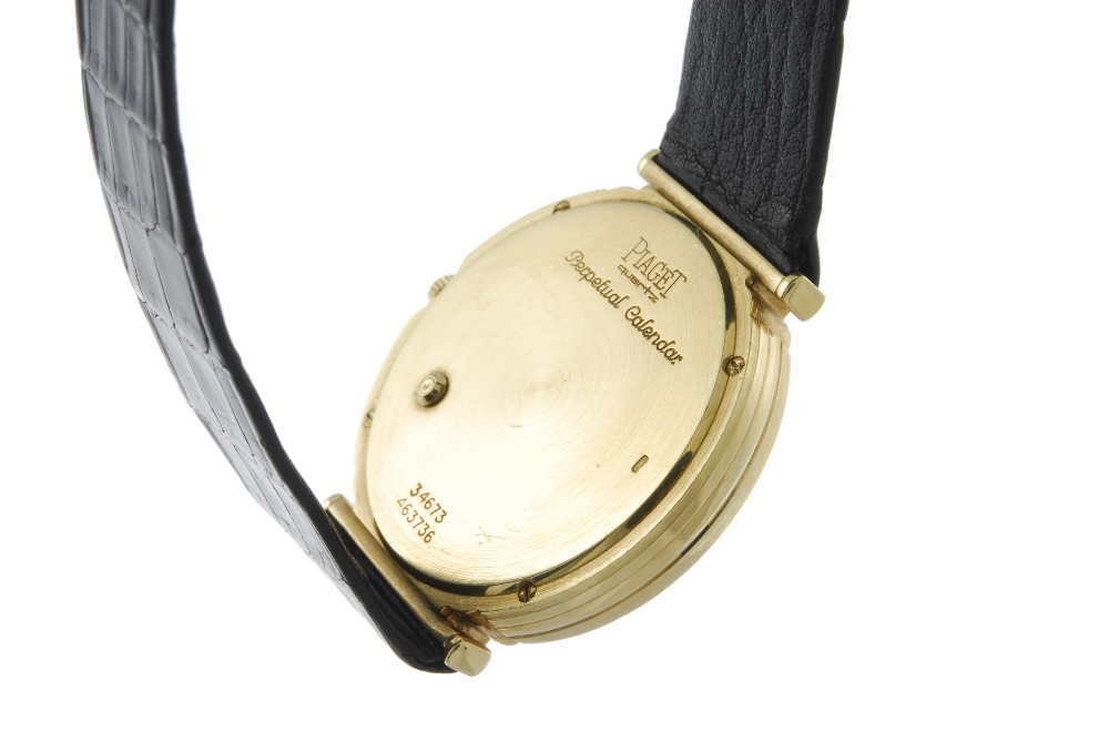 PIAGET - a gentleman's Polo wrist watch. Yellow metal case, stamped 750 with poincon. Numbered 34673 - Image 2 of 4