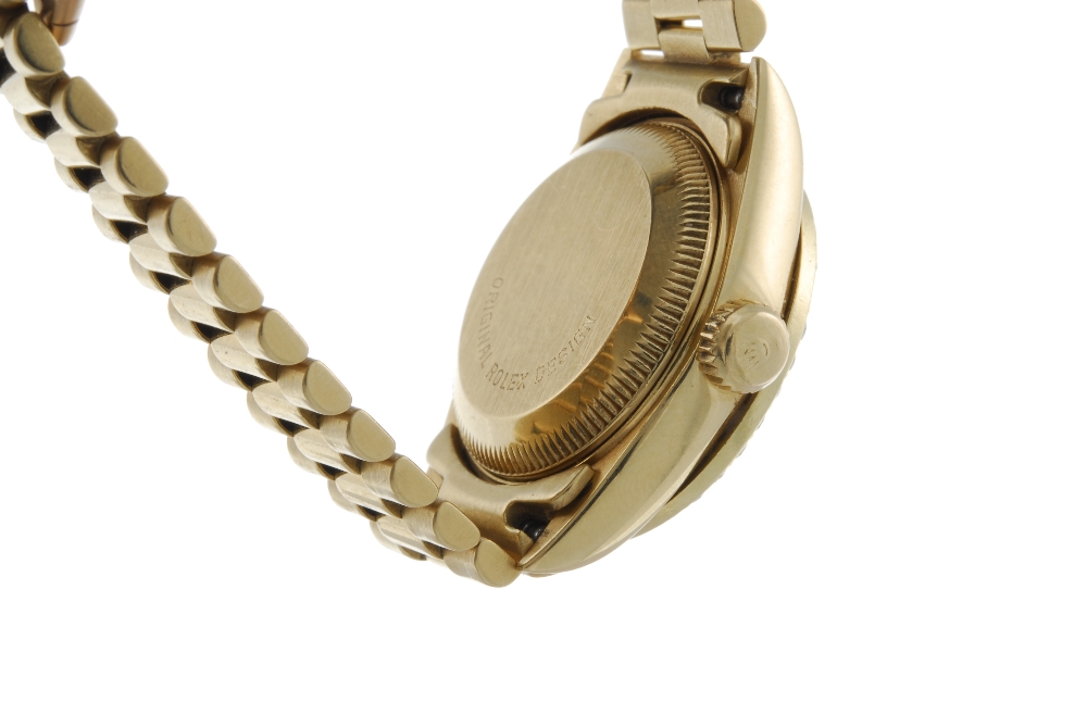 ROLEX - a lady's Oyster Perpetual Datejust bracelet watch. Circa 1987. 18ct yellow gold case with - Image 3 of 4