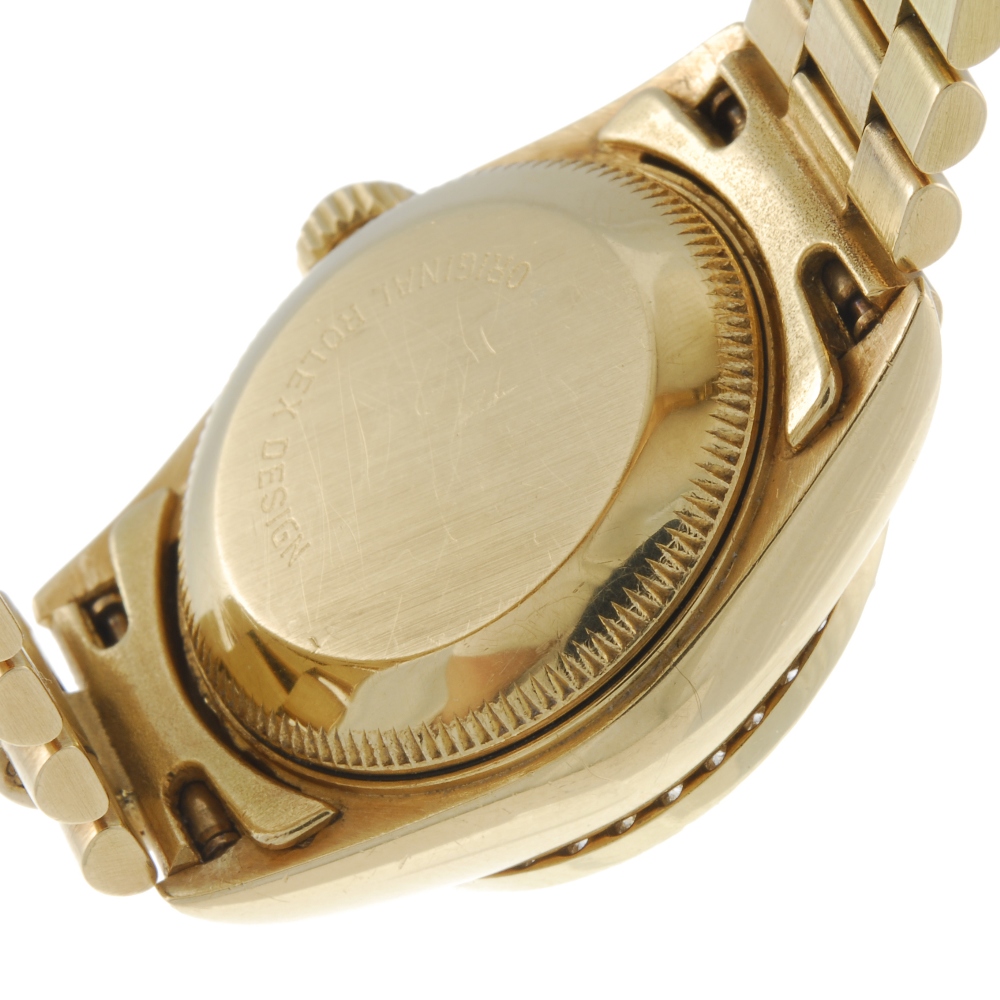 ROLEX - a lady's Oyster Perpetual Datejust bracelet watch. Circa 1988. 18ct yellow gold case with - Image 3 of 4