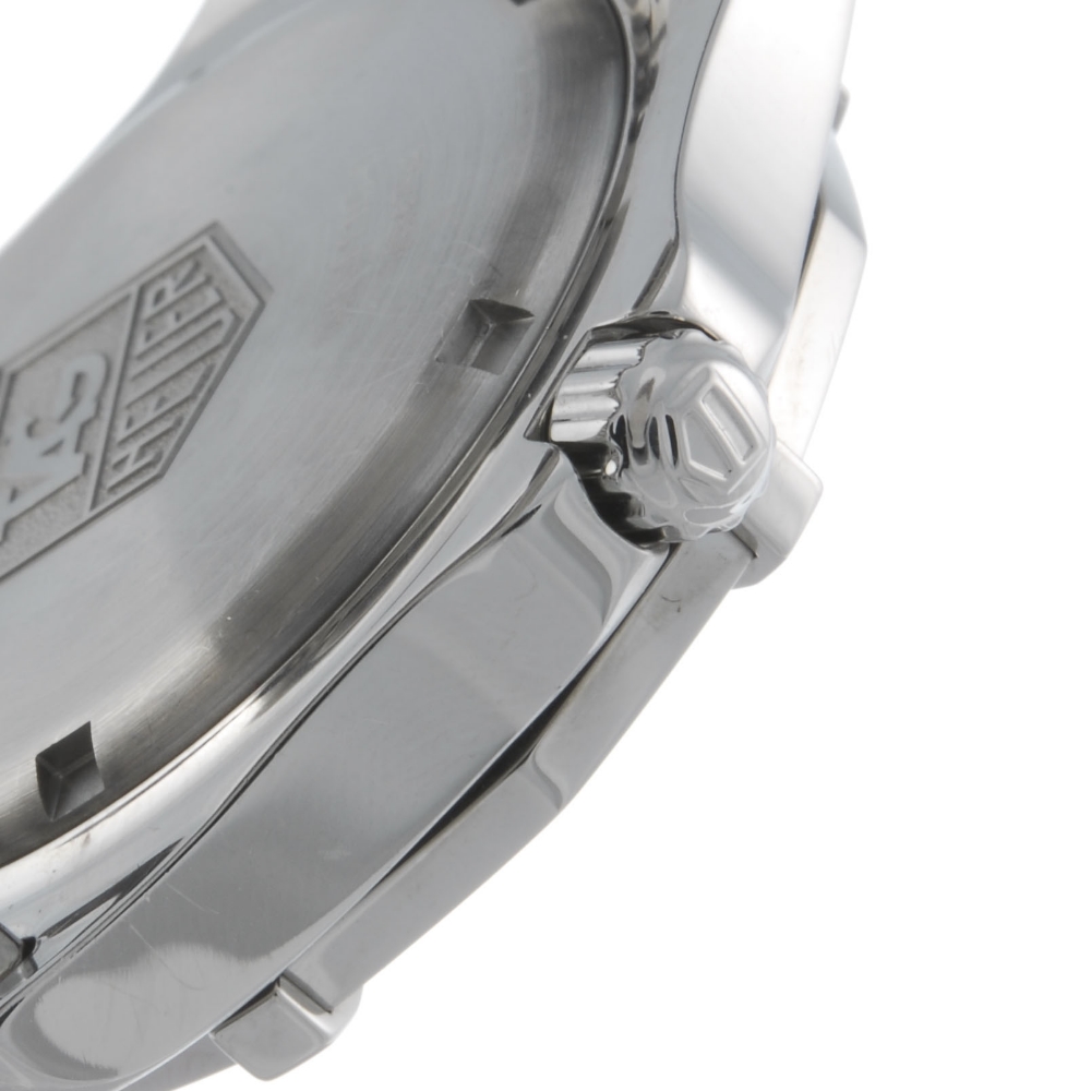 TAG HEUER - a gentleman's 2000 Exclusive bracelet watch. Stainless steel case with calibrated bezel. - Image 3 of 4