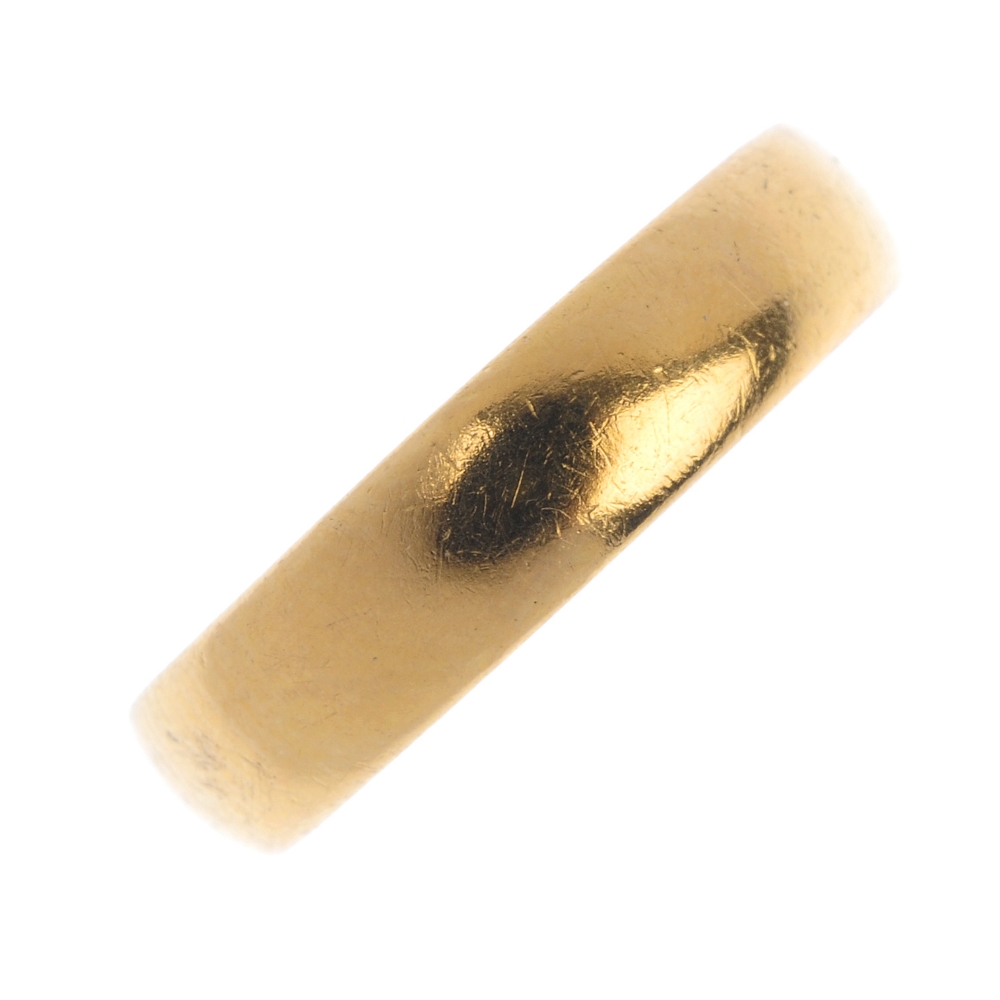 A 22ct gold band ring. Hallmarks for Sheffield, 1962. Weight 5.3gms. Overall condition fair to good.
