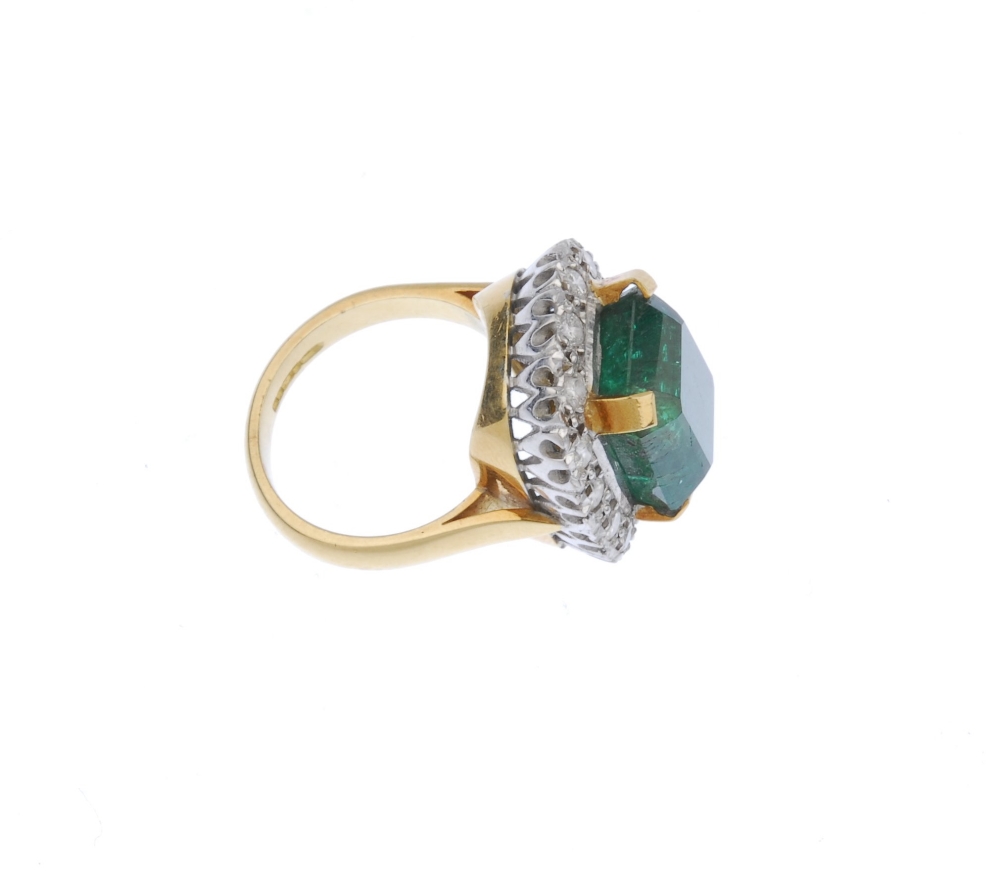 (539356-1-A) An 18ct gold emerald and diamond cluster ring. The rectangular-shape emerald, within - Image 3 of 4