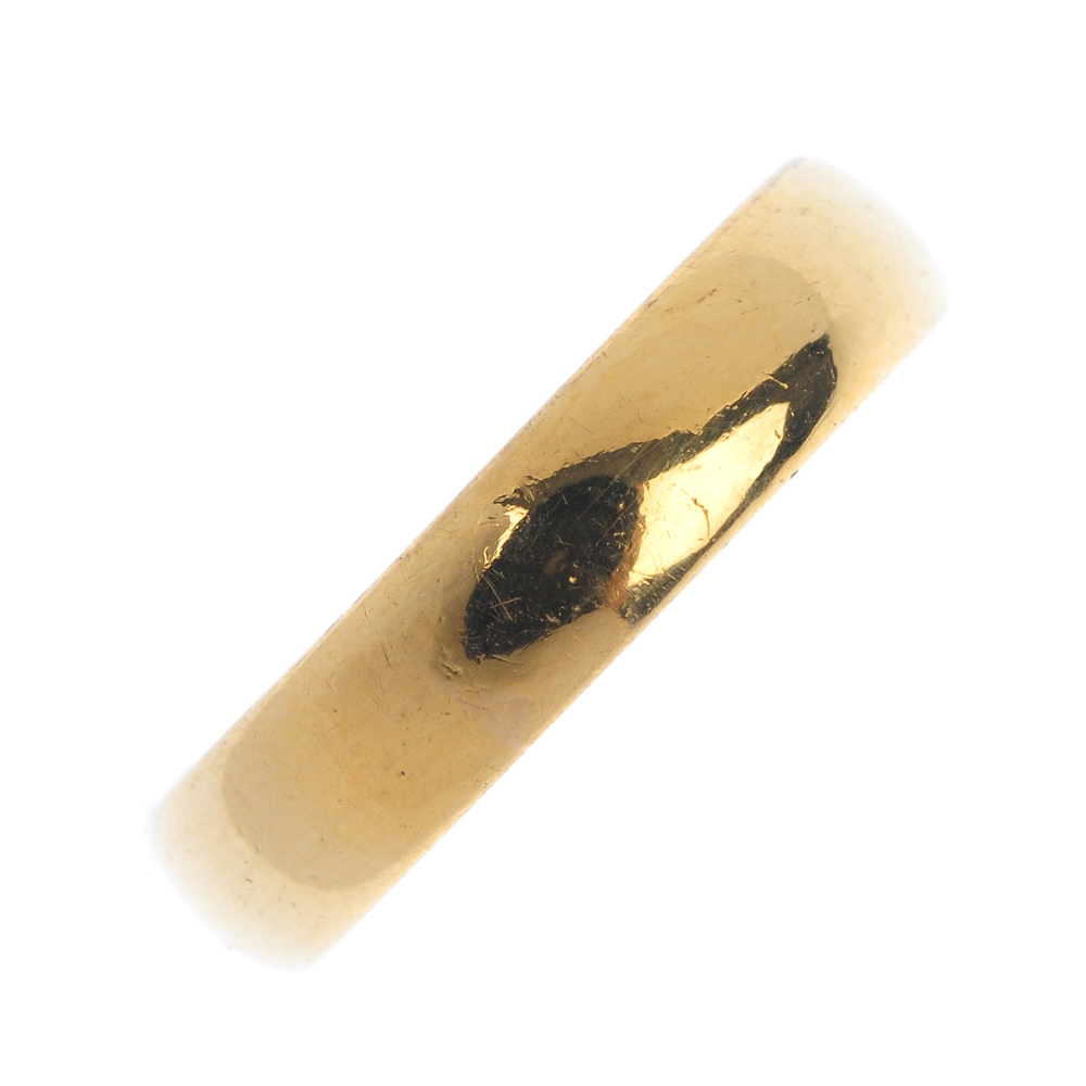 A 22ct gold band ring. Hallmarks for Sheffield, 1975. Weight 4gms. Overall condition fair to good.