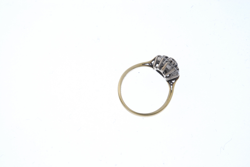 A sapphire and diamond cluster ring. The single-cut diamond and circular-shape sapphire tiered - Image 4 of 4