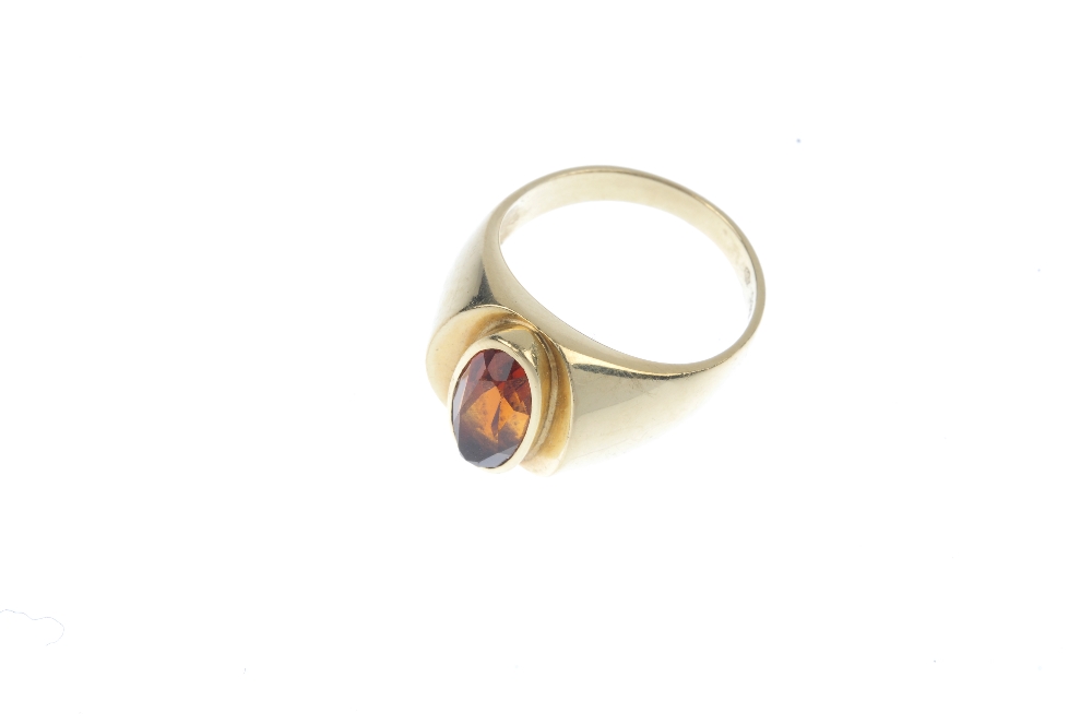 A citrine single-stone ring. The oval-shape citrine, to the tapered shoulders. Weight 8.1gms. - Image 2 of 4