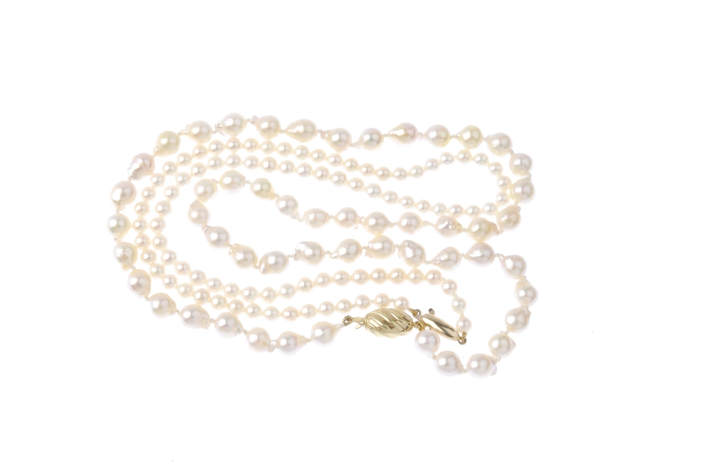 Two single-row cultured pearl necklaces, to the push piece clasp. One with hallmarks for 9ct gold. - Image 2 of 2