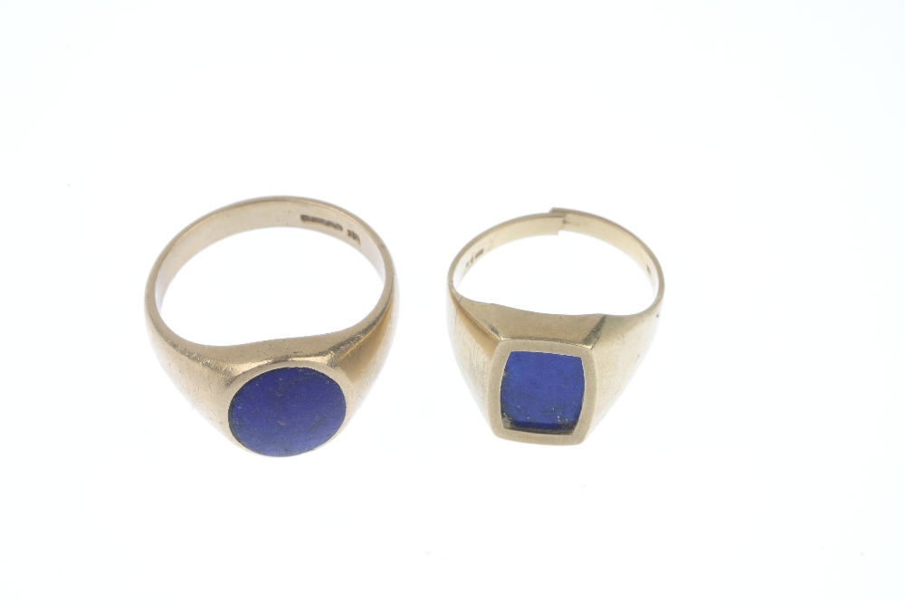 Two gentleman's 9ct gold lapis lazuli signet rings. Each designed as an oval or rectangular-shape - Image 2 of 4