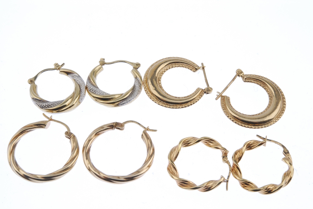 A selection of six pairs of earrings. To include two pairs of 9ct gold ear hoops with rope twist and - Image 2 of 3