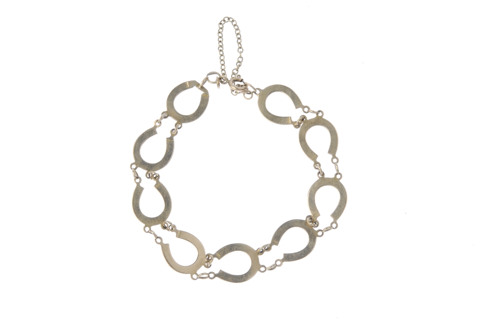 A 9ct gold horseshoe bracelet. Designed as a series of horseshoe links, to the spring ring clasp. - Image 3 of 3