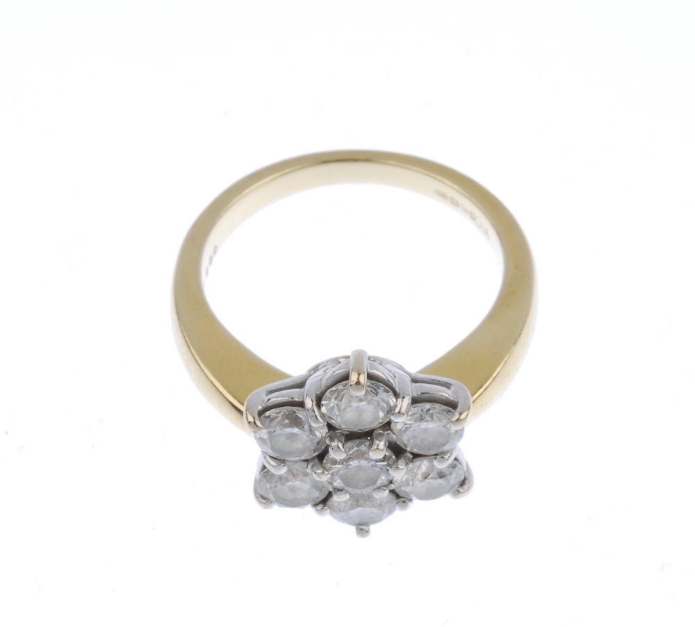 (163989) An 18ct gold diamond cluster ring. Of floral design, the brilliant-cut diamond cluster to - Image 4 of 4