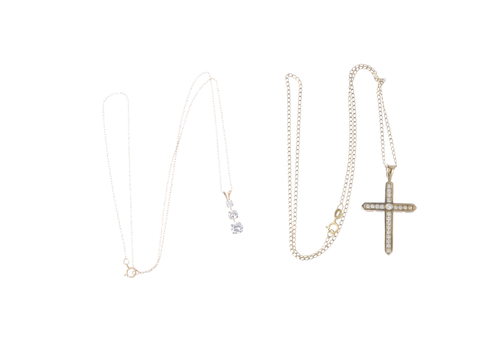 A selection of jewellery. To include a 9ct gold cubic zirconia cross pendant and flat curb-link - Image 2 of 3