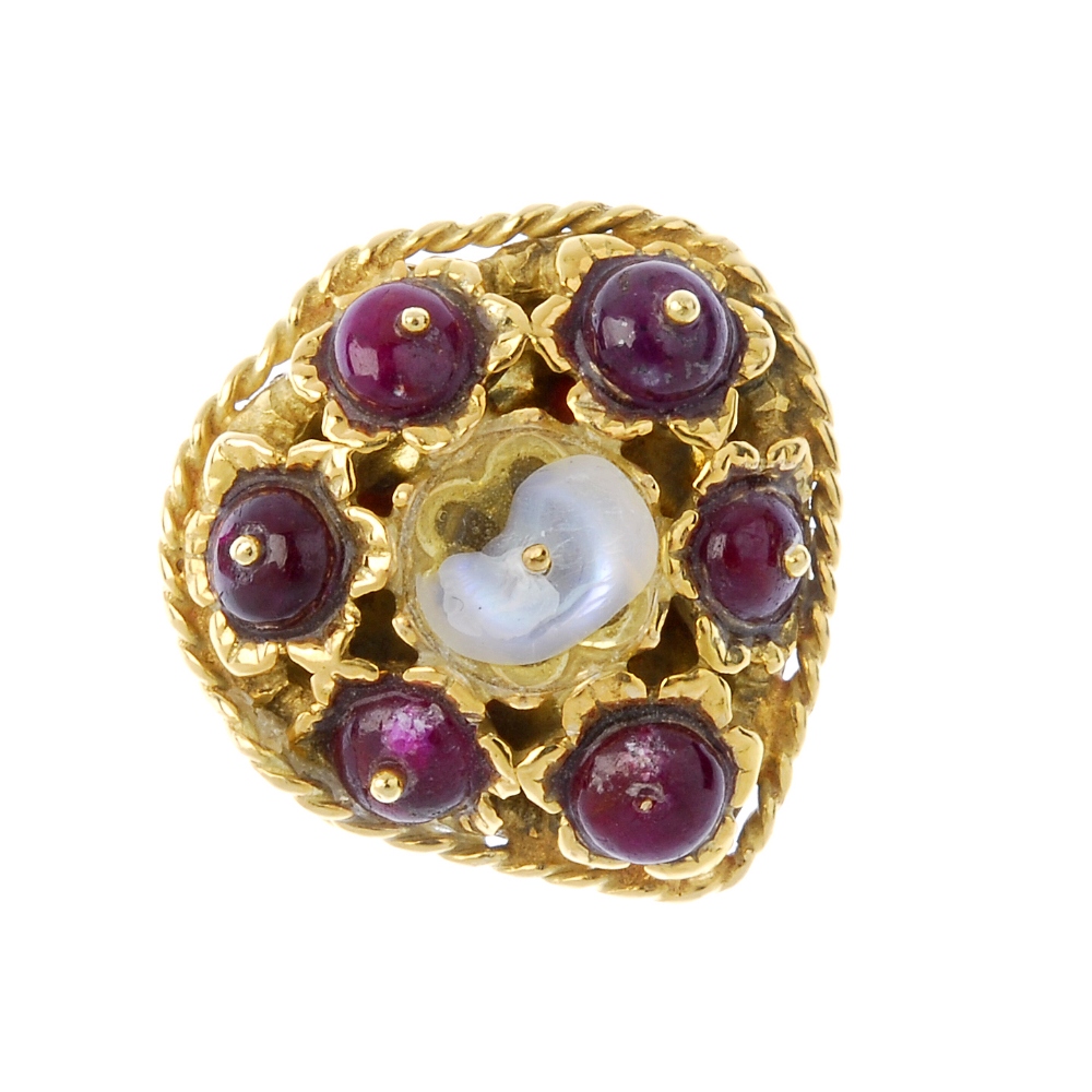 A ruby dress ring. The ruby beads set within rope-twist surround, to the plain band. Central stone