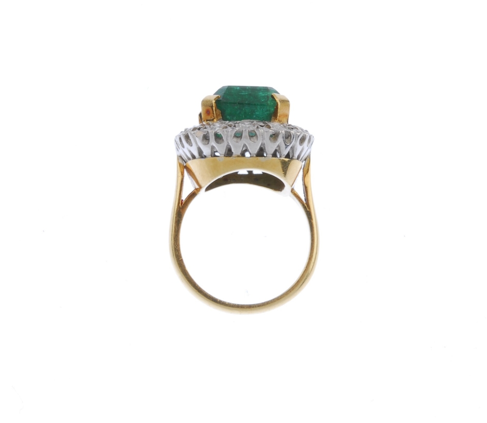 (539356-1-A) An 18ct gold emerald and diamond cluster ring. The rectangular-shape emerald, within - Image 4 of 4