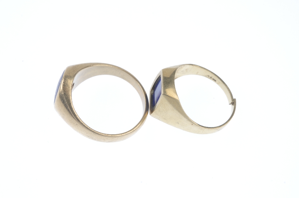 Two gentleman's 9ct gold lapis lazuli signet rings. Each designed as an oval or rectangular-shape - Image 3 of 4