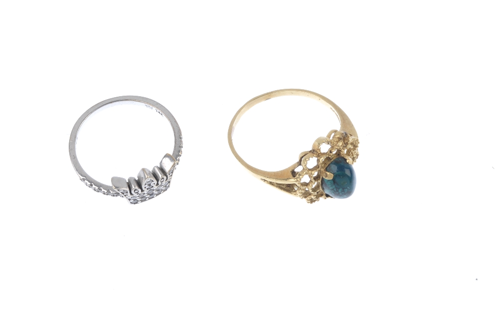 A paste crown ring and a hard-stone single-stone ring. The first designed as a crown set - Image 3 of 4