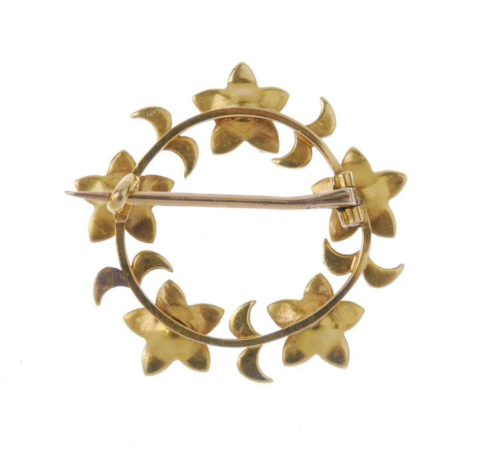 An early 20th century gold split and seed pearl wreath brooch. The split and seed pearl flowers with - Image 2 of 2