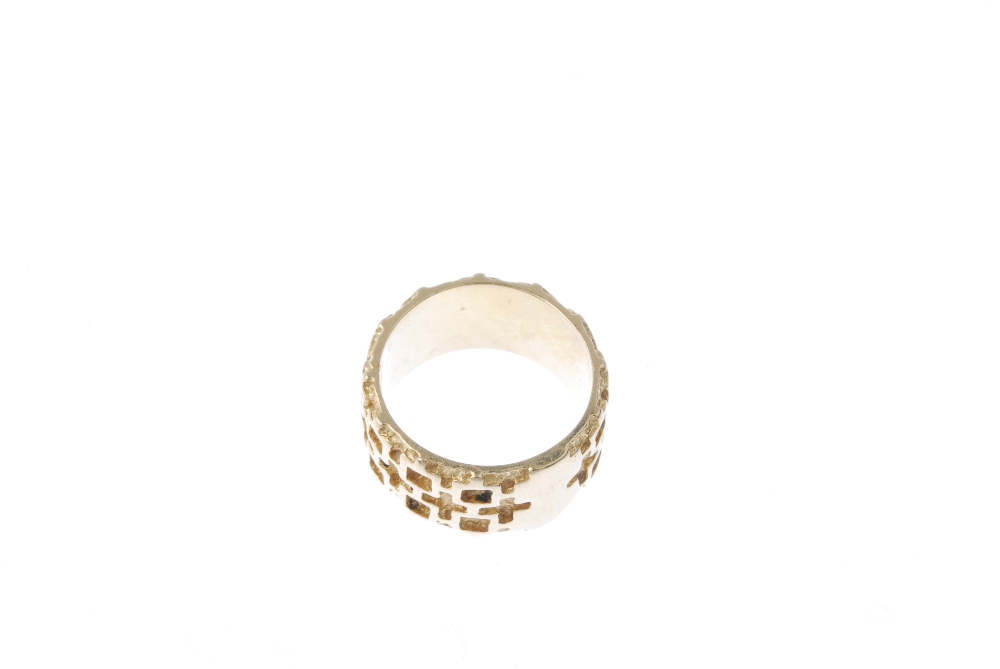 A textured band ring. Of geometric design. Width 9.5mms. Ring size M. Weight 8gms. Overall condition - Image 2 of 3