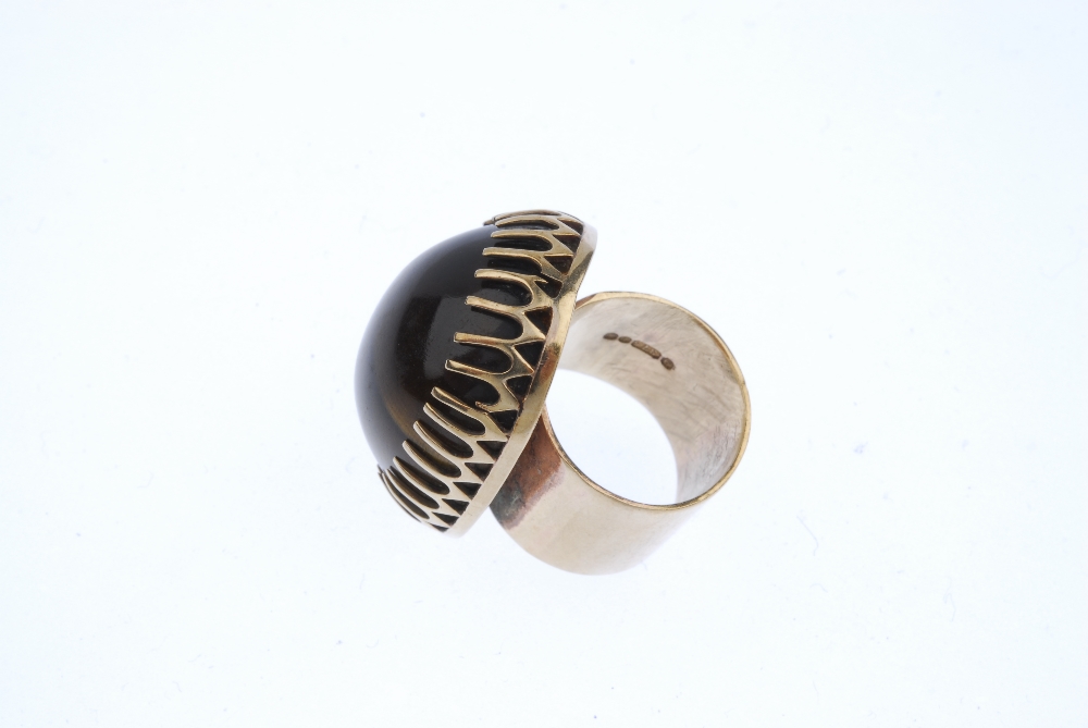A 1970s 9ct gold tiger's eye dress ring. The cushion-shape tiger's eye cabochon, within an elongated - Image 3 of 4