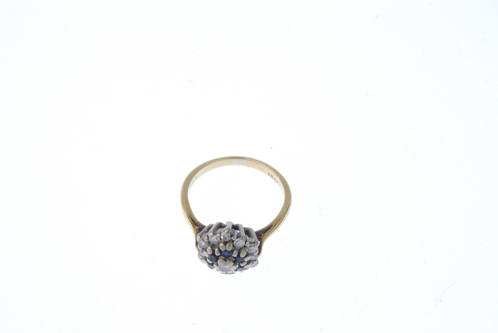 A sapphire and diamond cluster ring. The single-cut diamond and circular-shape sapphire tiered - Image 2 of 4