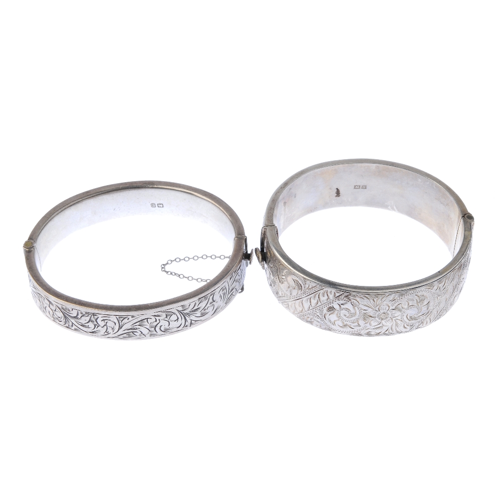 A quantity of silver and white metal jewellery. To include a hinged silver bangle with acanthus