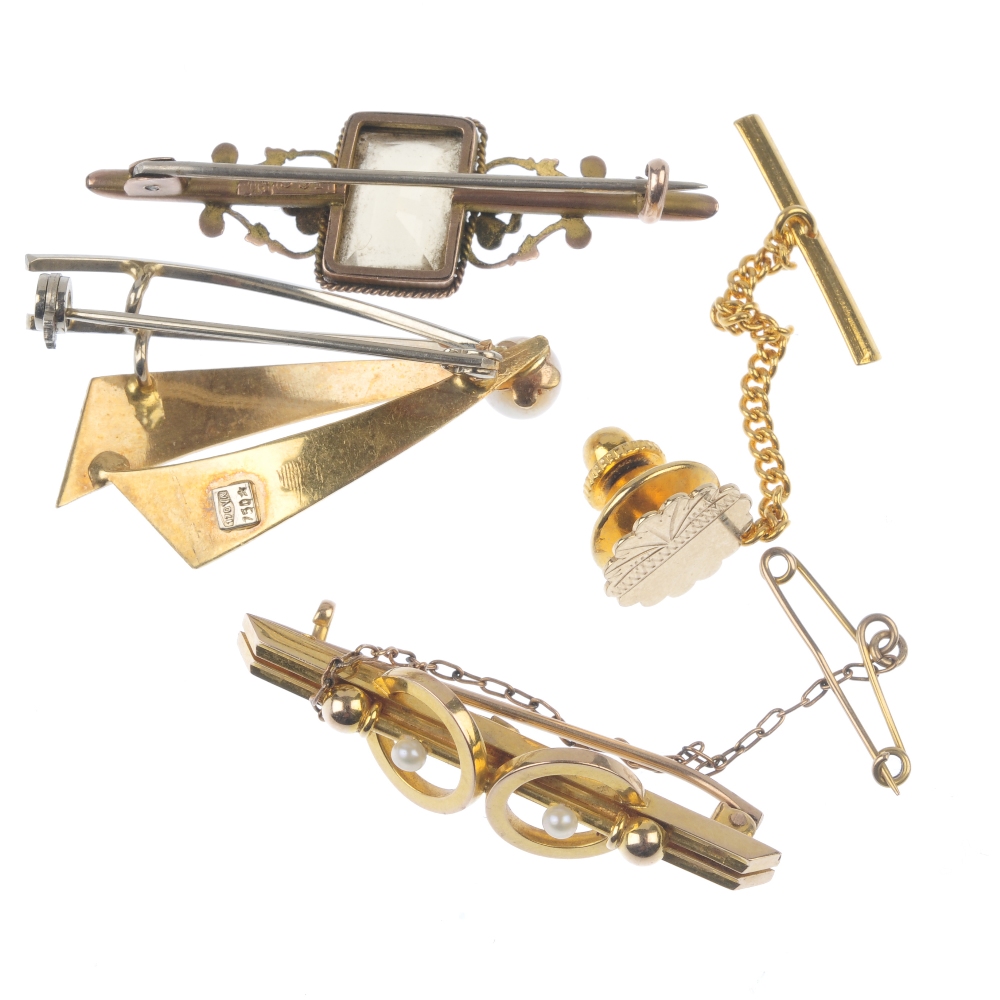 A selection of jewellery. To include an early 20th century 9ct gold rhomboid-shape citrine bar - Image 2 of 2