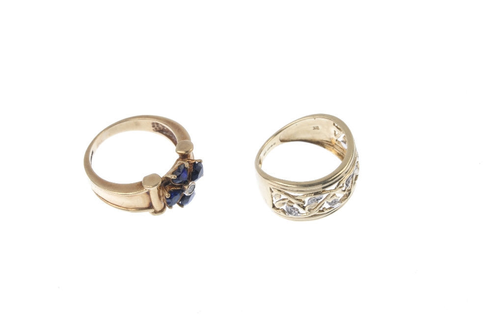 Two 9ct gold dress rings. The first designed as a synthetic sapphire floral cluster ring with bar - Image 3 of 4