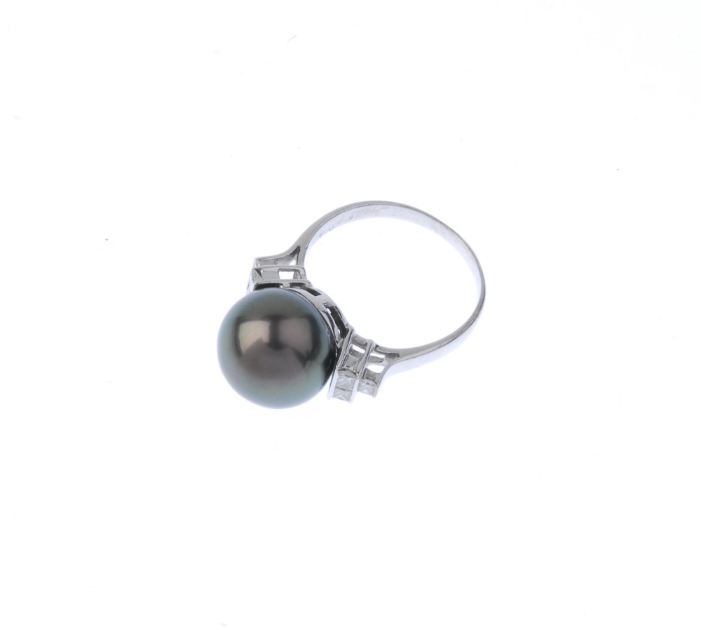 (541094-2-A) A diamond and cultured pearl ring. The grey cultured pearl, measuring 12.8mms, to the - Image 3 of 3