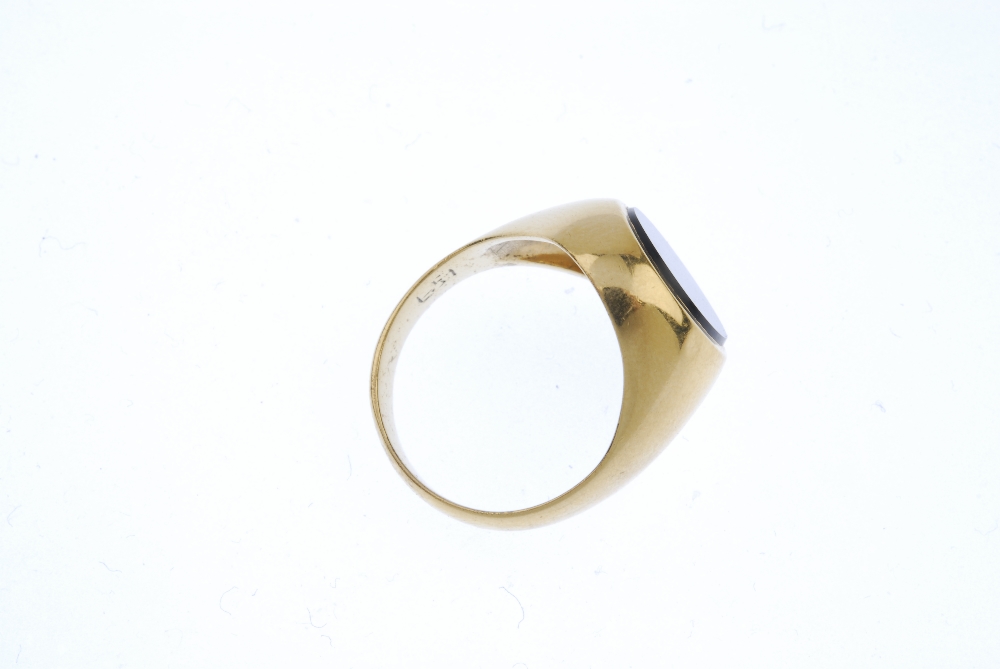 A gentleman's onyx signet ring. The oval onyx panel, to the tapered band. Weight 5.9gms. Overall - Image 4 of 4