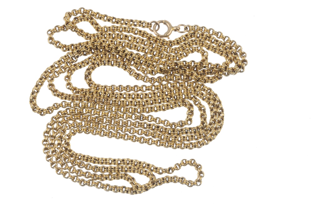 An early 20th century 15ct gold longuard chain. The grooved belcher-link chain, to the spring ring - Image 2 of 2