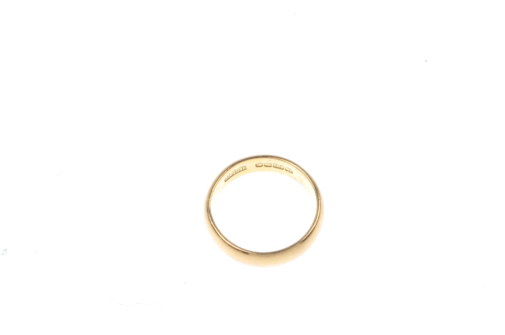 A 22ct gold band ring. Hallmarks for Sheffield, 1962. Weight 5.3gms. Overall condition fair to good. - Image 2 of 3