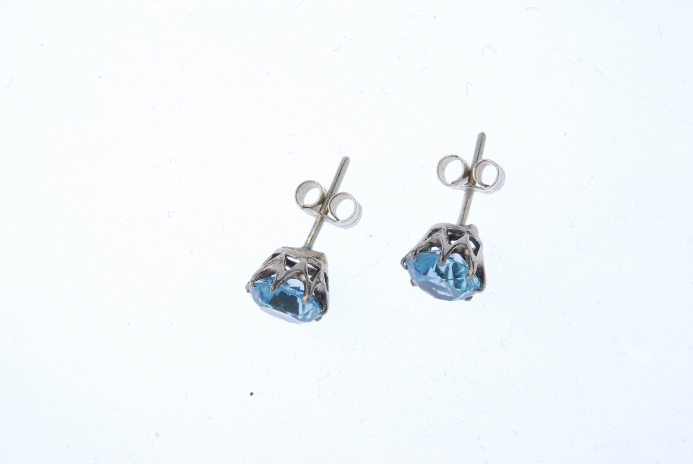 Two pairs of gem-set ear studs. A pair of circular-shape blue zircon ear studs and a pair of - Image 2 of 3