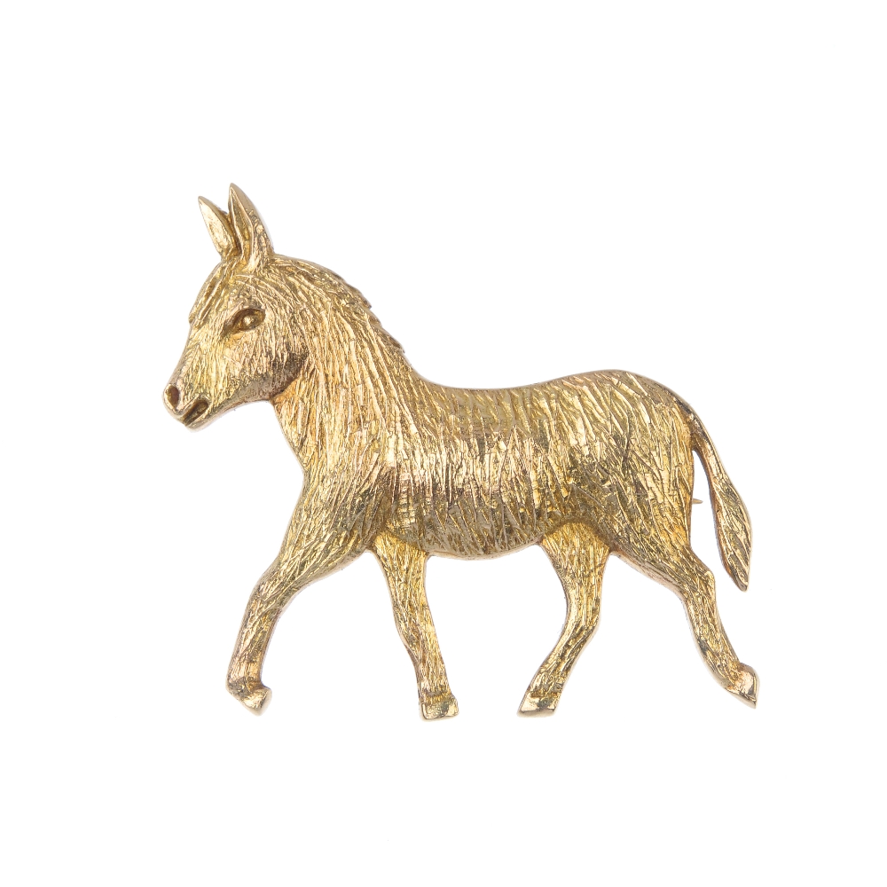 IVAN TARRATT - a 9ct gold donkey brooch. Designed as a donkey, with textured detail. Maker's marks