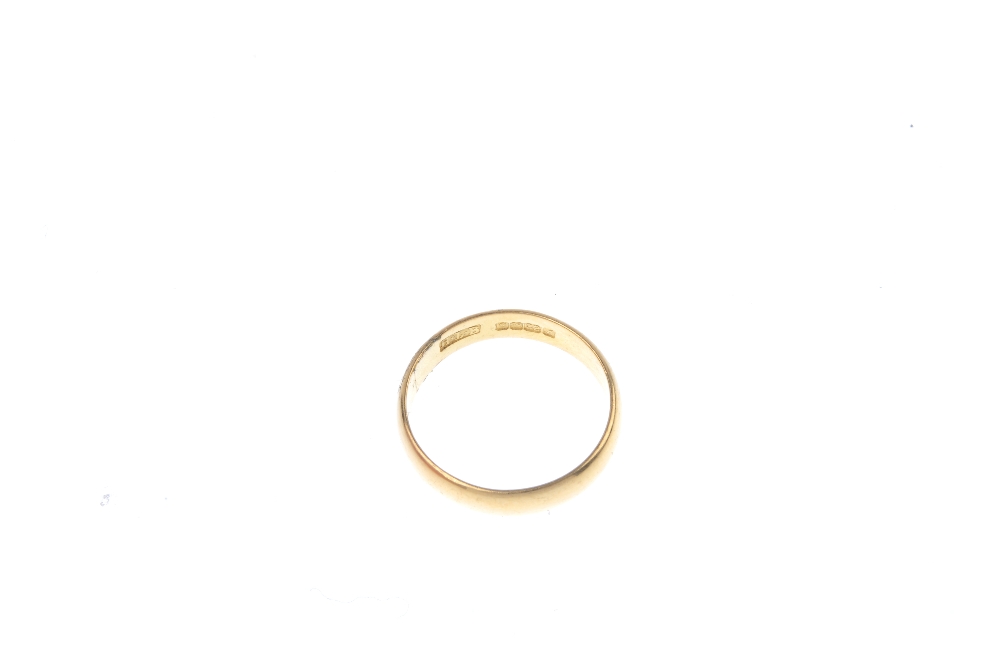 A 22ct gold band ring. Hallmarks for Sheffield, 1975. Weight 4gms. Overall condition fair to good. - Image 2 of 2