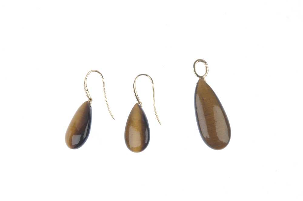 A tigers eye jewellery set. To include a pair of ear pendants, each designed as a tigers-eye drop, - Image 2 of 2