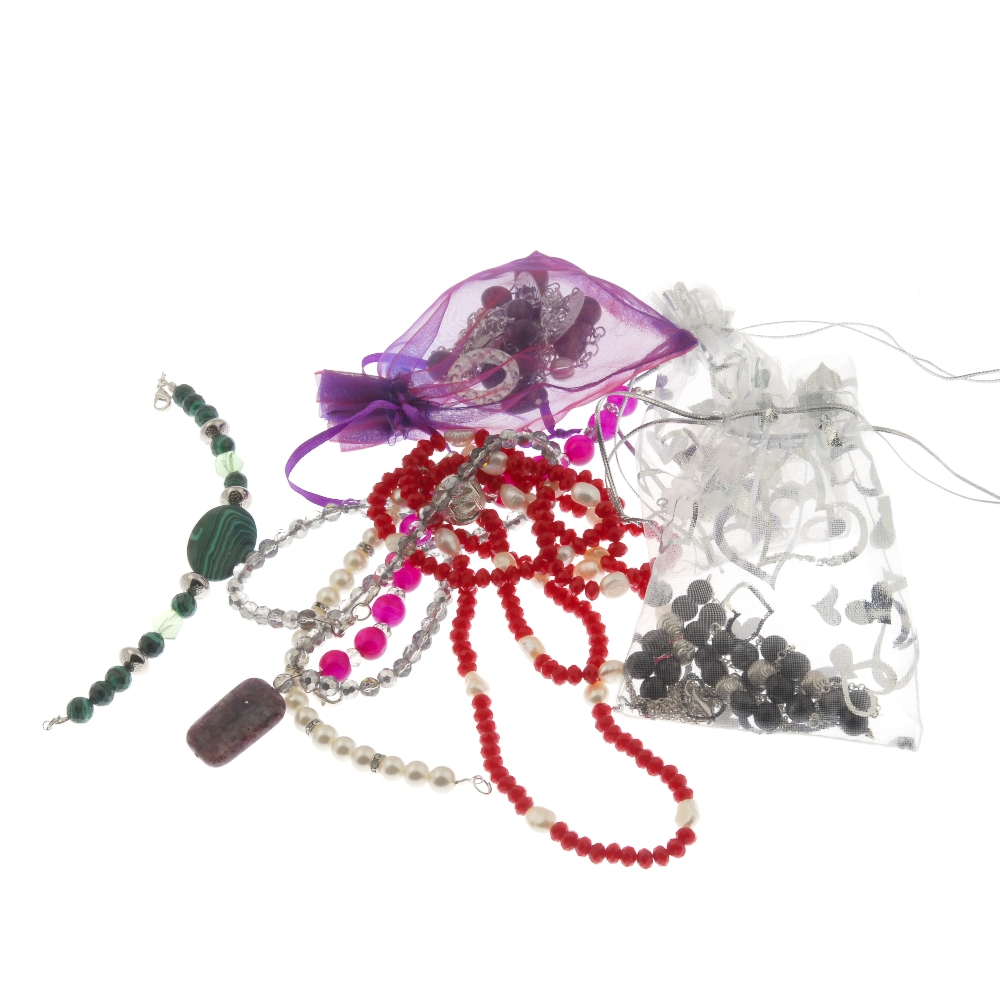 A selection of costume and gem jewellery. To include a freeform tiger's-eye bead necklace. (16). Due - Image 4 of 4