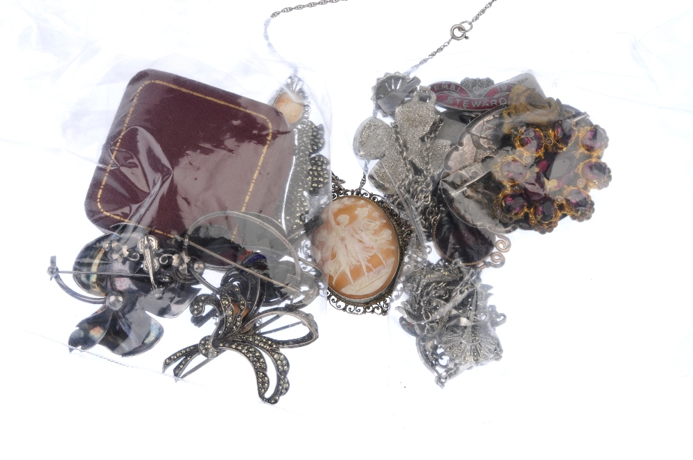 A selection of jewellery. To include a silver marcasite foliate brooch, a late 19th century violin - Image 2 of 2