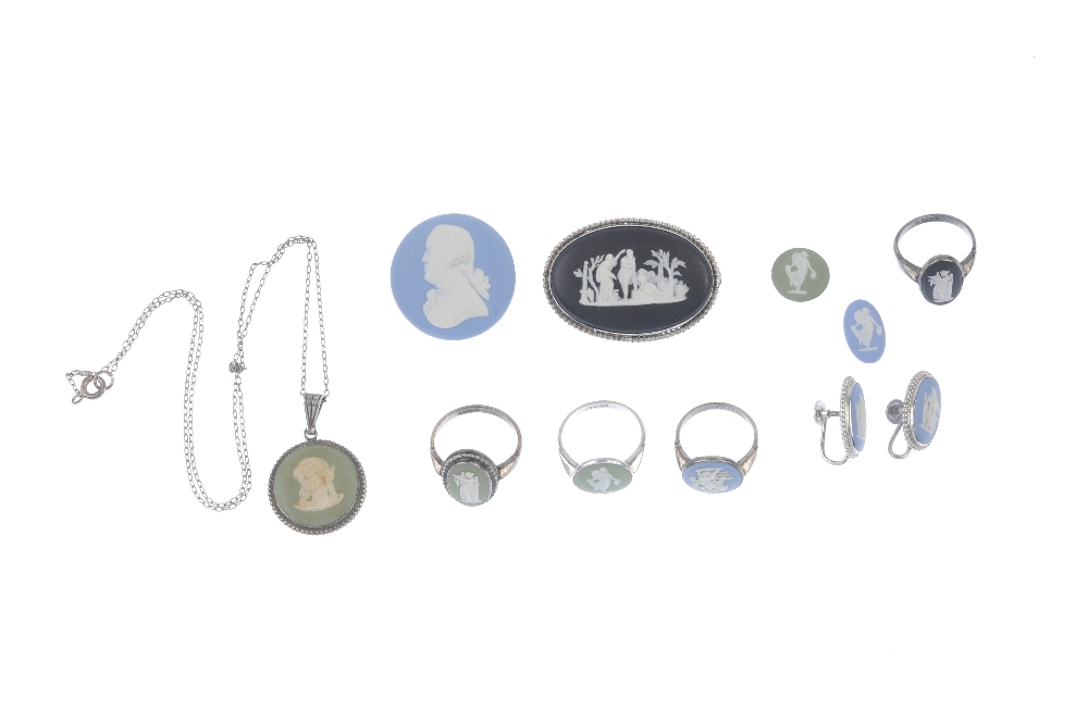 WEDGWOOD - a selection of jewellery. To include two loose Wedgwood cameos, together with a black - Image 2 of 2