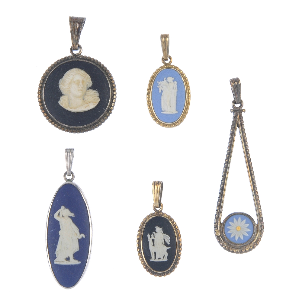 WEDGWOOD - a selection of jewellery. To include two loose Wedgwood cameos, together with a black