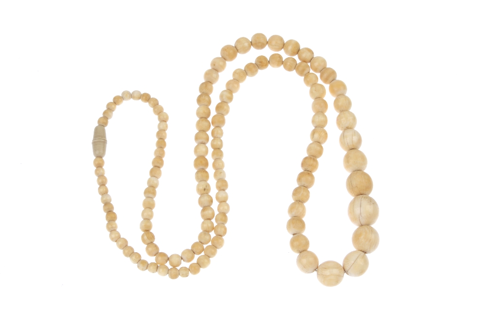 An early 20th century ivory necklace. Comprising 114 graduated ivory beads, to the screw clasp. - Image 3 of 3