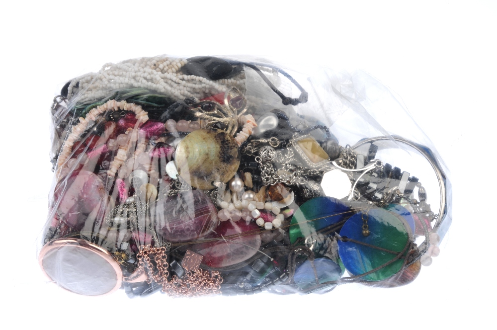 A selection of gem jewellery. To include shell necklaces and bracelets, inlaid abalone shell - Image 2 of 2