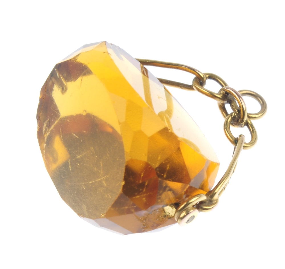 An early 20th century 9ct gold paste swivel fob. The faceted orange paste to the 9ct gold - Image 2 of 2