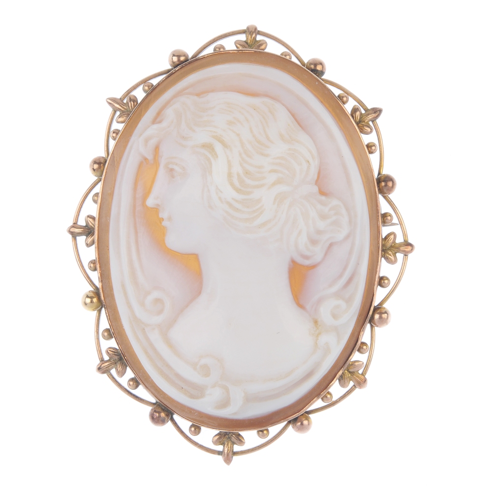 A selection of jewellery. To include an shell cameo brooch, depicting the profile of a lady within