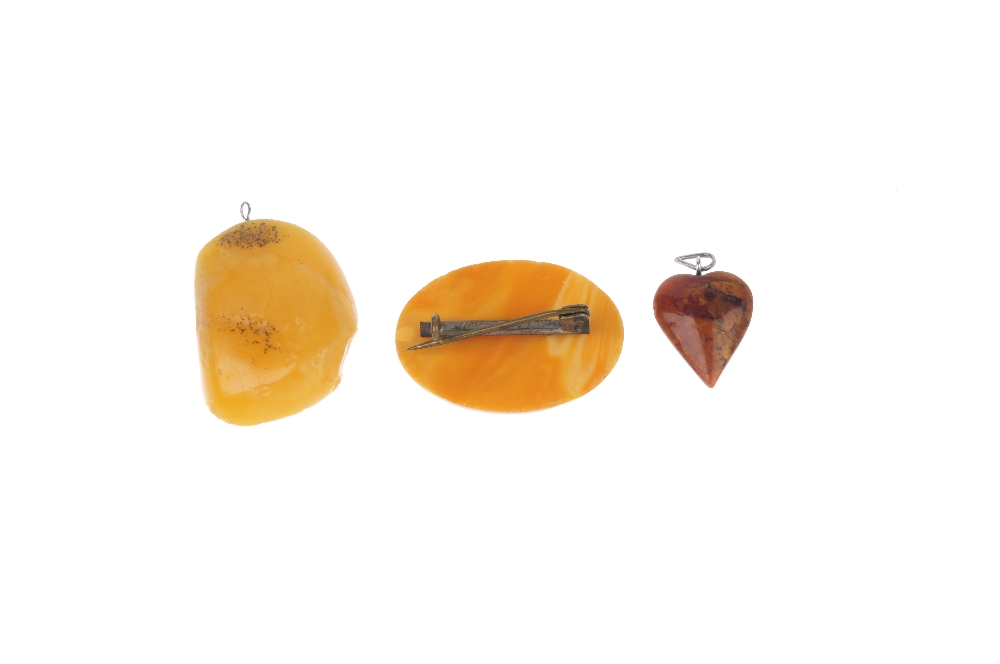 A selection of natural and modified amber jewellery. To include a natural amber brooch of oval - Image 2 of 3