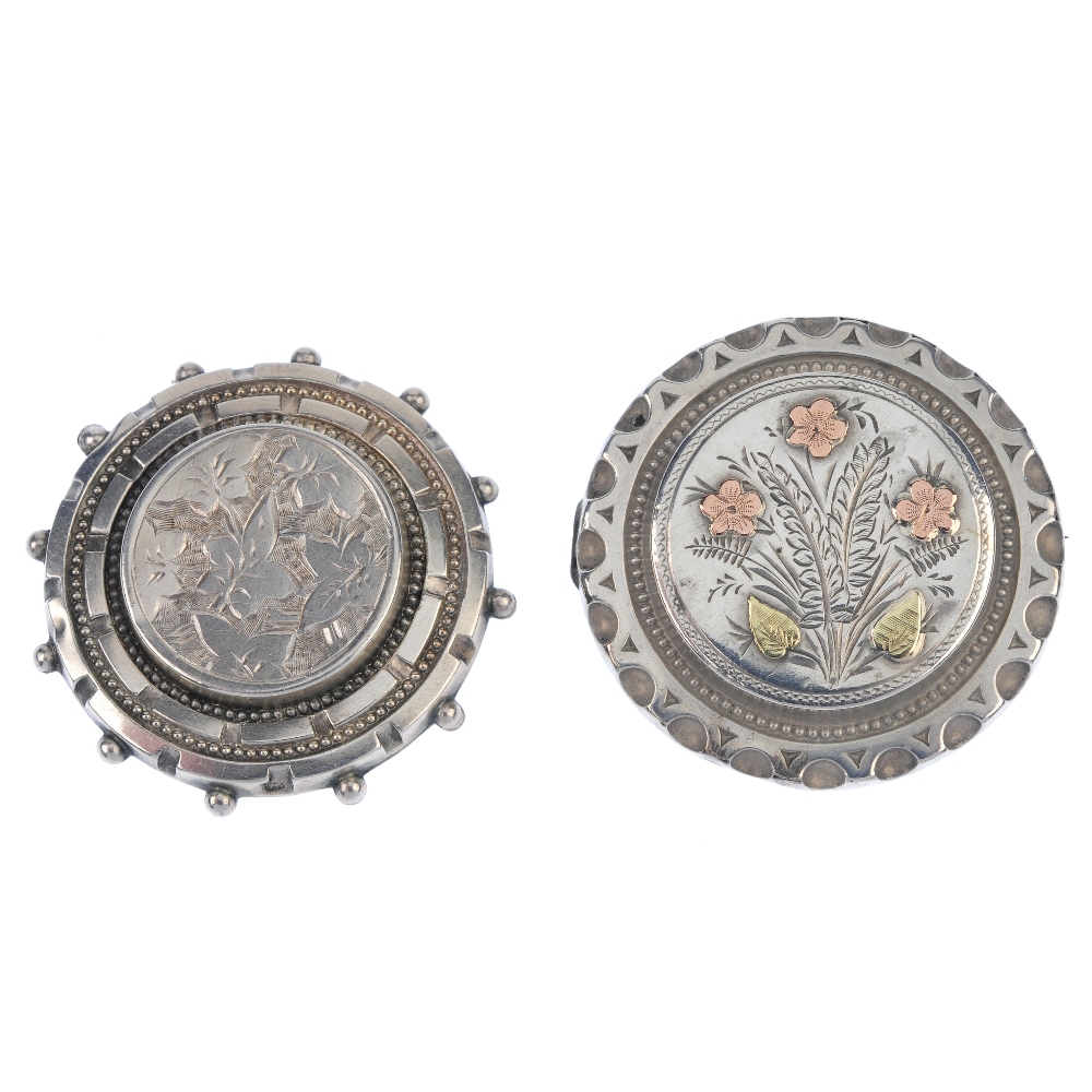 A selection of late 19th to early 20th century silver brooches. To include an early 20th century