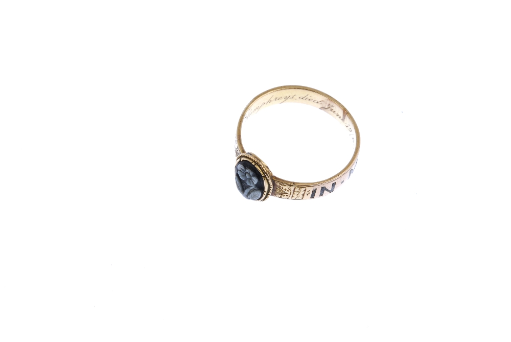 A mid Victorian gold memorial ring. The central oval onyx panel carved to depict a forget-me-not - Image 2 of 4