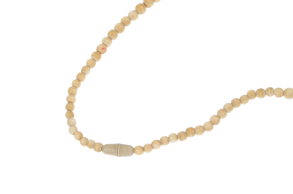 An early 20th century ivory necklace. Comprising 114 graduated ivory beads, to the screw clasp. - Image 2 of 3