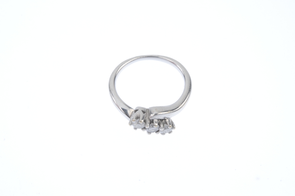 An 18ct gold diamond three-stone crossover ring. The brilliant-cut diamonds, to the asymmetric - Image 2 of 4