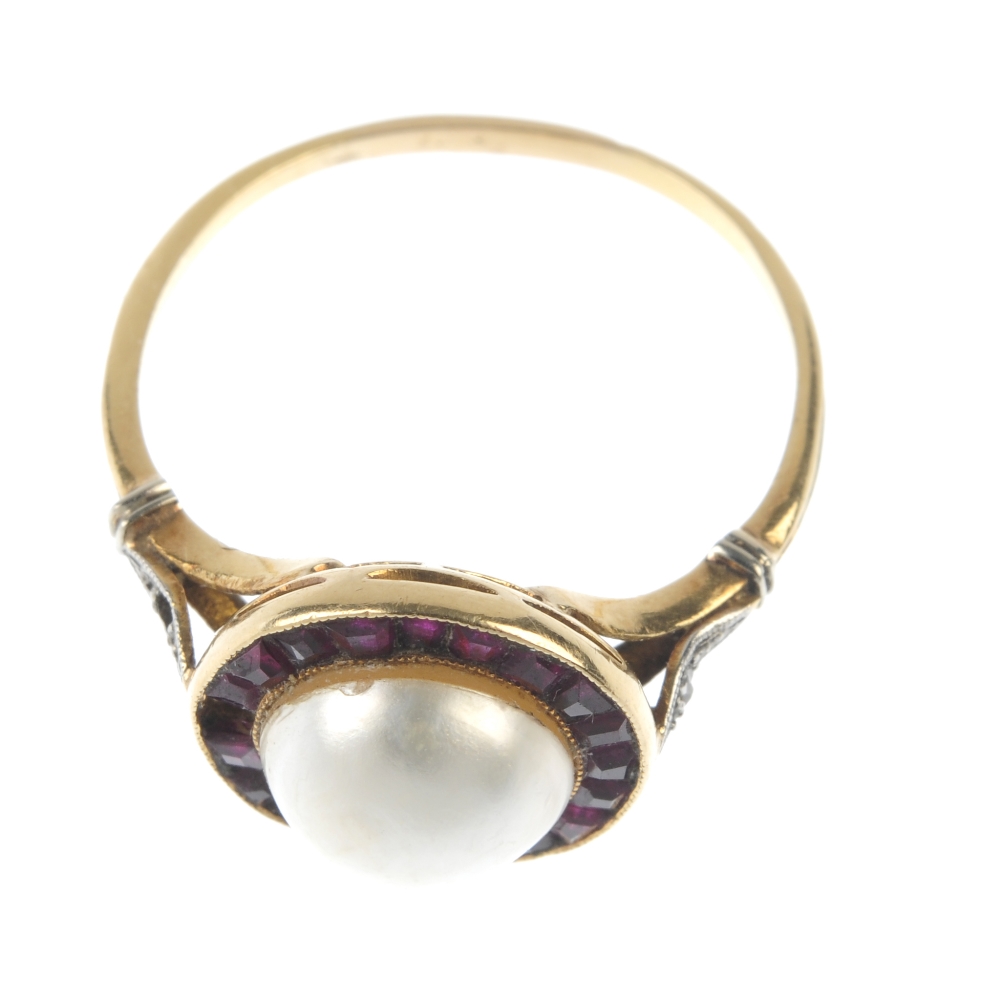 A gem-set ring. The mabe pearl, within a calibre-cut ruby surround, to the diamond point shoulders - Image 2 of 4